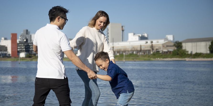 parents-spending-time-with-their-kid